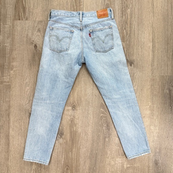 Levi 501 Women's size 27x28 Distressed Light Wash Button Fly Denim Jeans - Picture 4 of 5